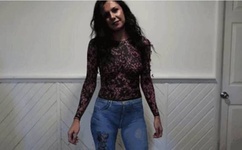 撕开她的乳罩慢慢揉捏亲吻视频